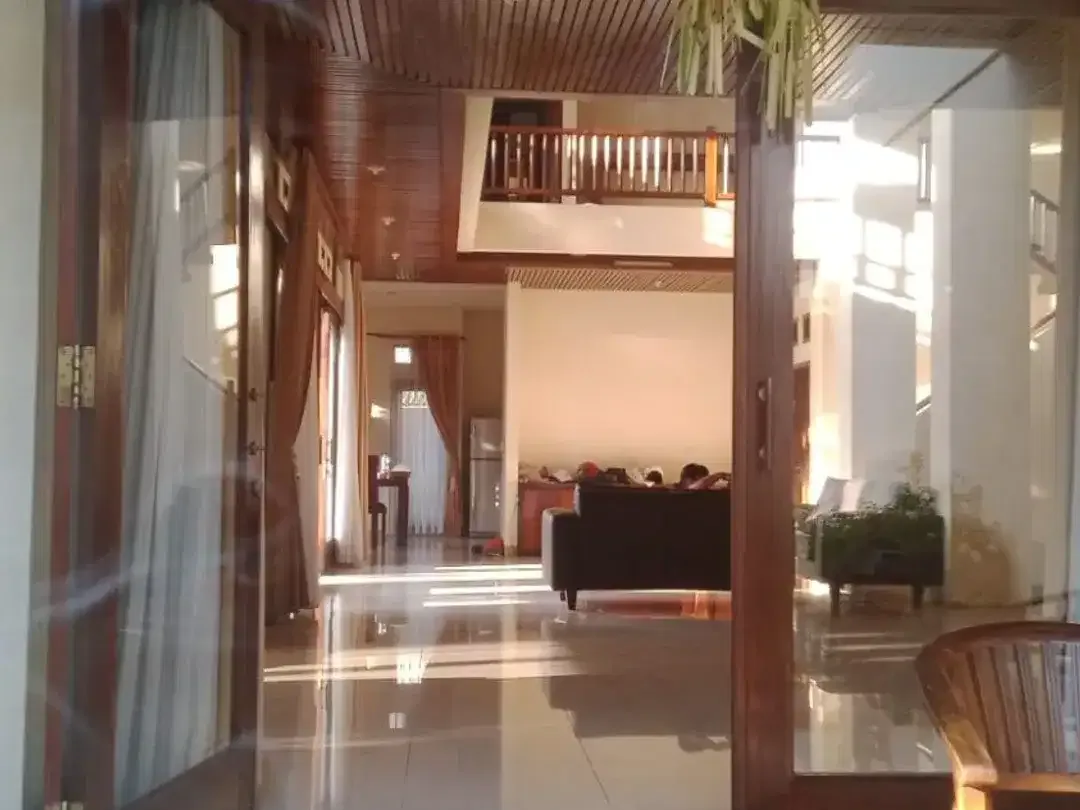 OLD MONEY LUXURY HOUSE IN PUPUTAN RENON - Image 3 of 8