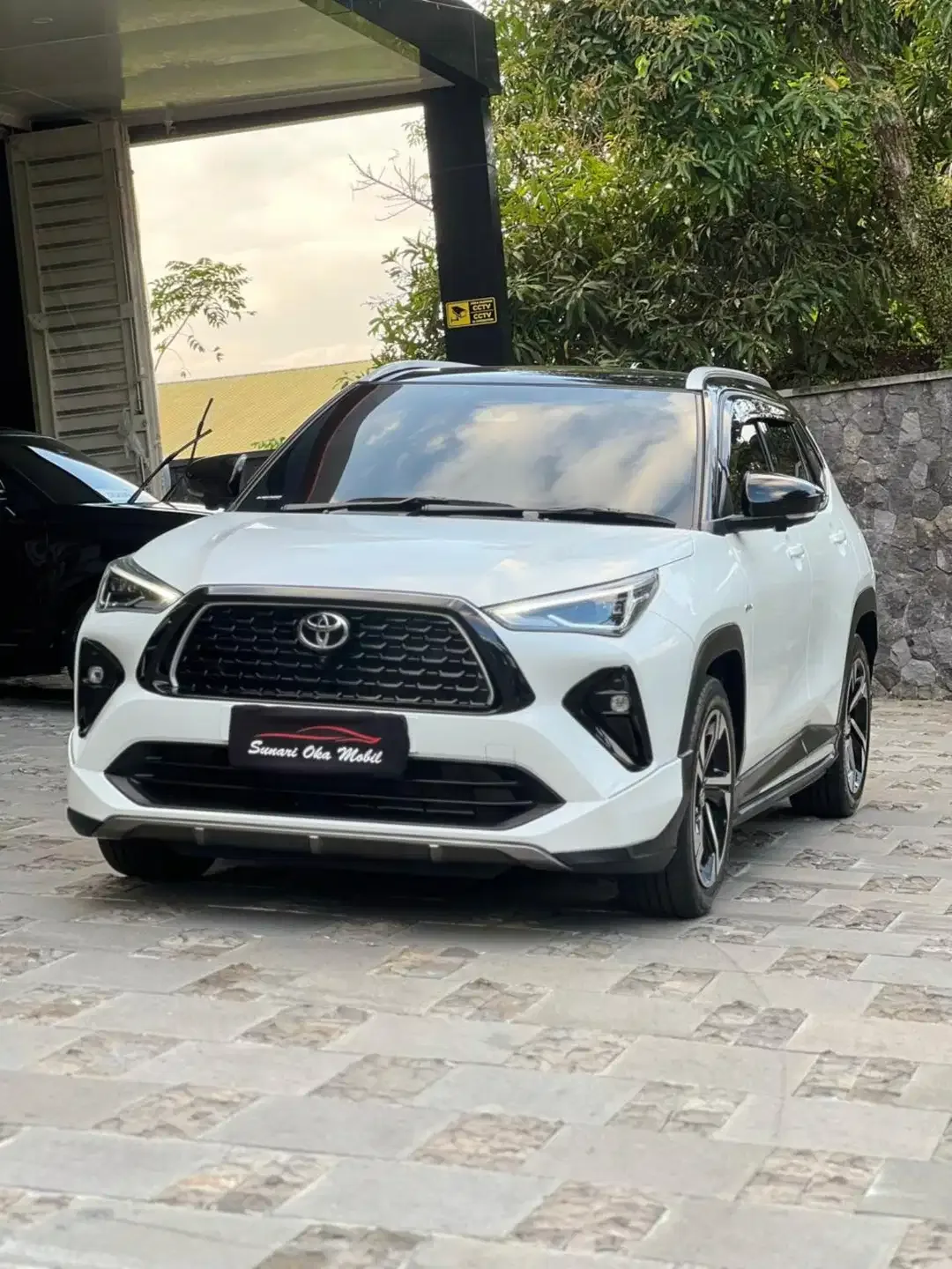 Yaris Cross GR Hybrid 2023 Asli Bali Low KM 11rb - Image 3 of 10