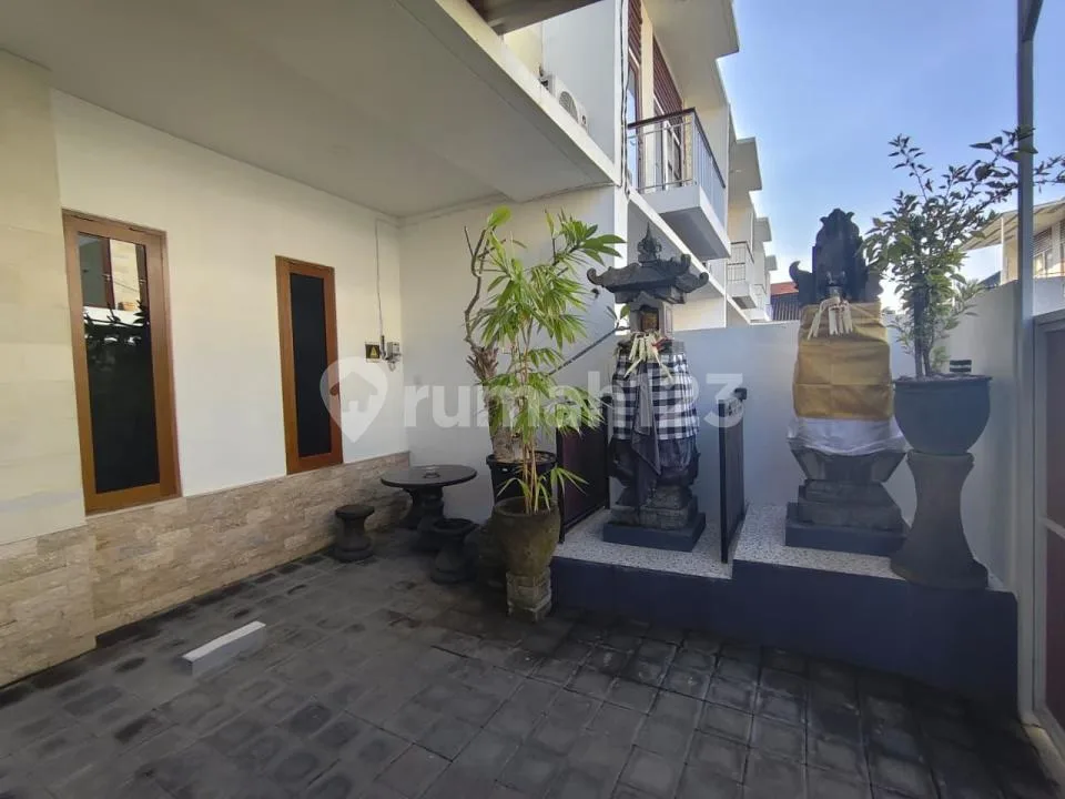 Disewakan Rumah Full Furnished 3 Kamar Tidur di Area Renon - 5 Menit ke Lapangan Renon | Prpd519 - Image 2 of 4