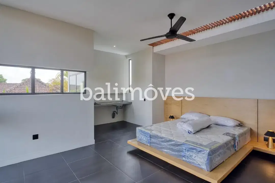 Modern Villa Empat Kamar Tidur Di Kerobokan - Image 10 of 10