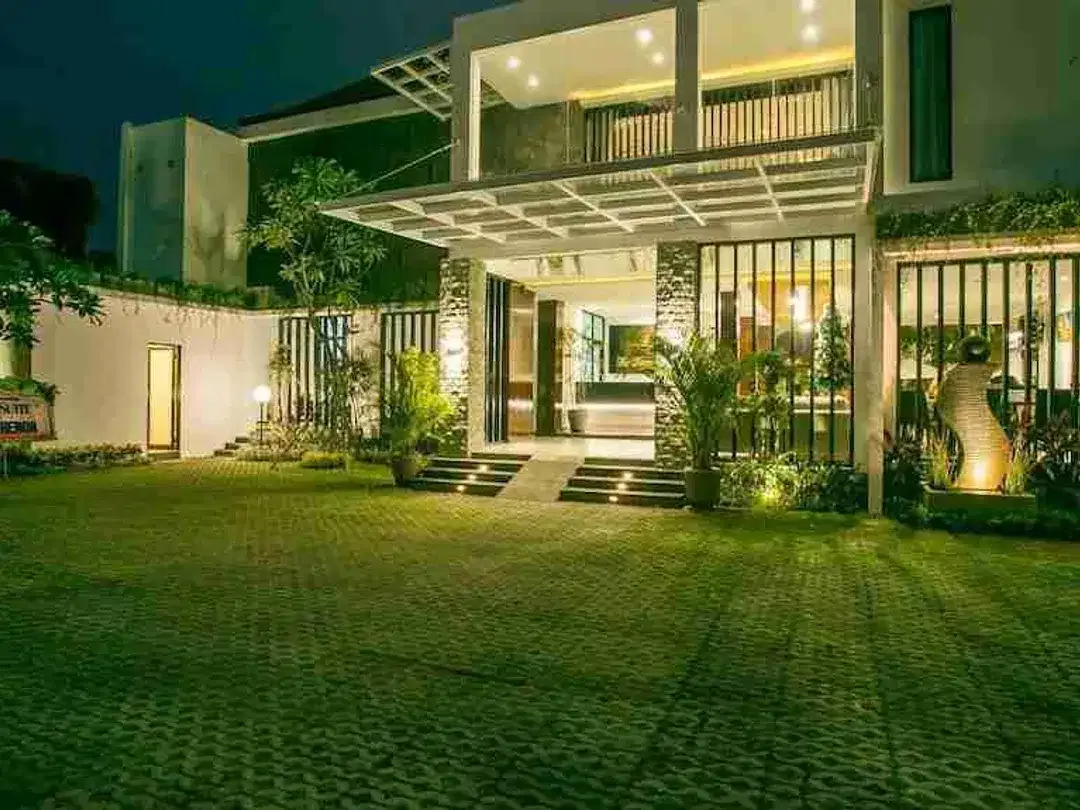 Hotel Aktif Seharga Tanah di Sentral Kuta Bali Dekat Bandara - Image 1 of 10