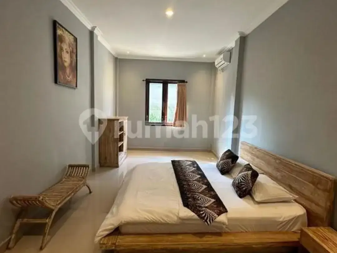 Rumah Estetik Style Klasik Perpaduan dengan Interior Modern - Image 4 of 5