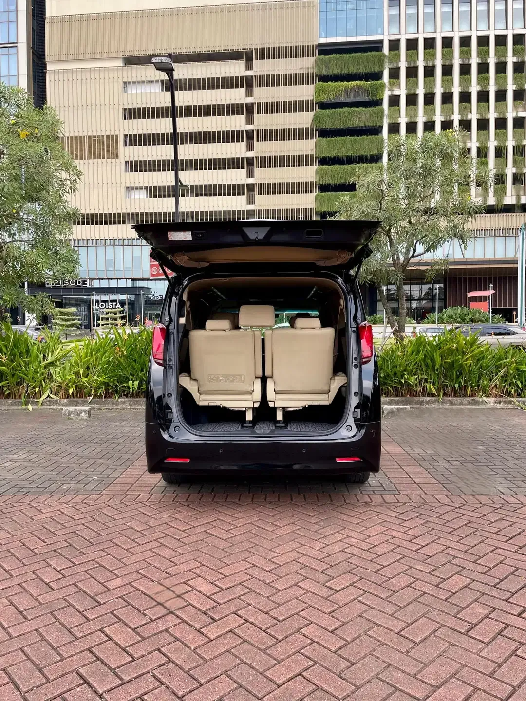 Toyota Alphard 2.5 G AT 2020 - Image 9 of 10