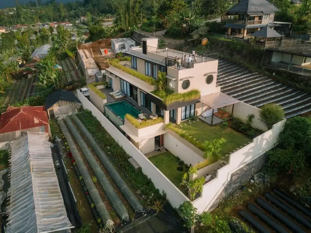 VILLA MEWAH 4BR SUASANA ALAMI SANGAT MEWAH TENANG DI BEDUGUL BALI - Image 1 of 10