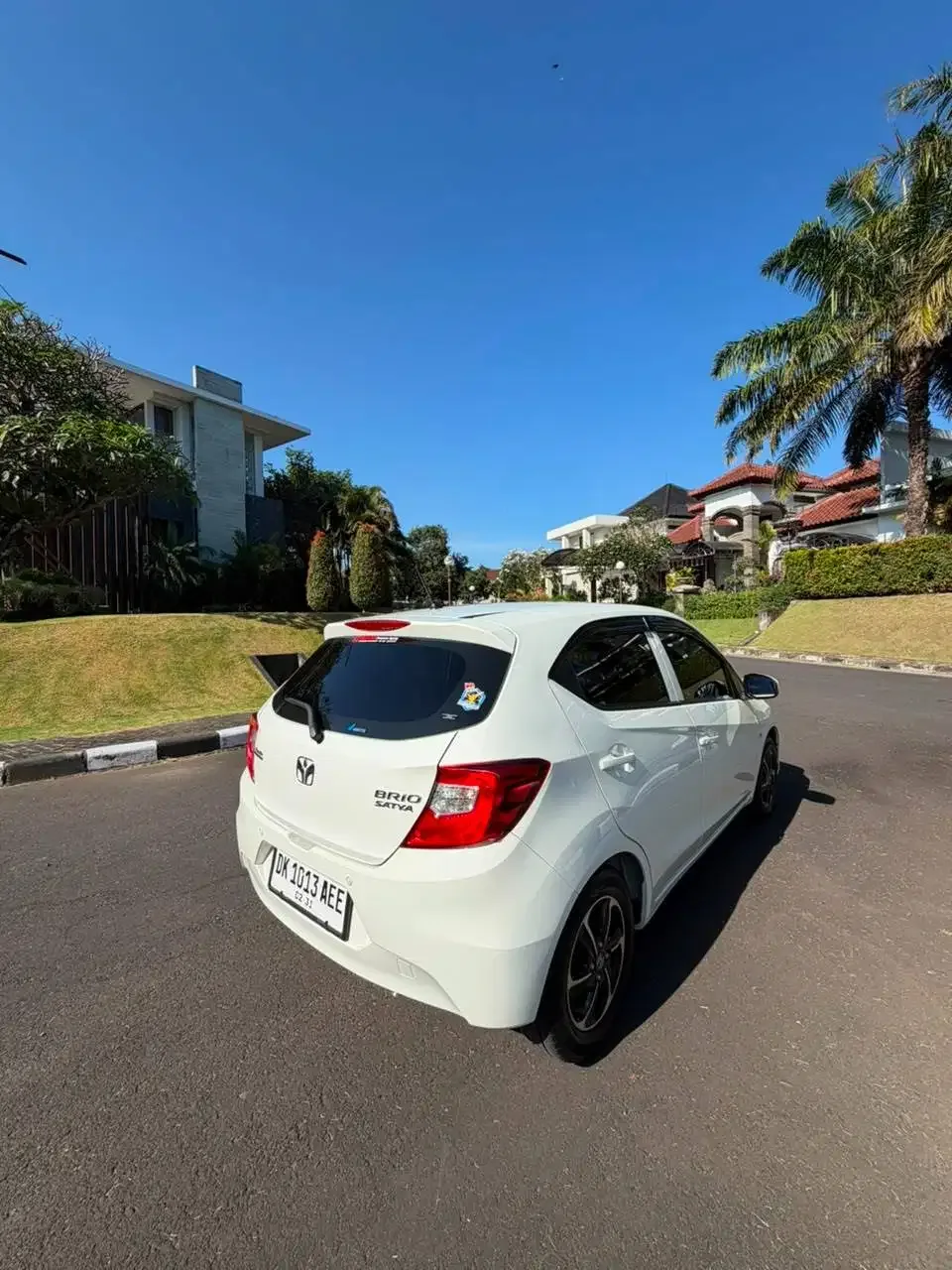 BRIO NEW E SATYA MATIK PUTIH PMK 2026 PLAT DK ASLI BALI LOW KM 800 ORI - Image 5 of 10