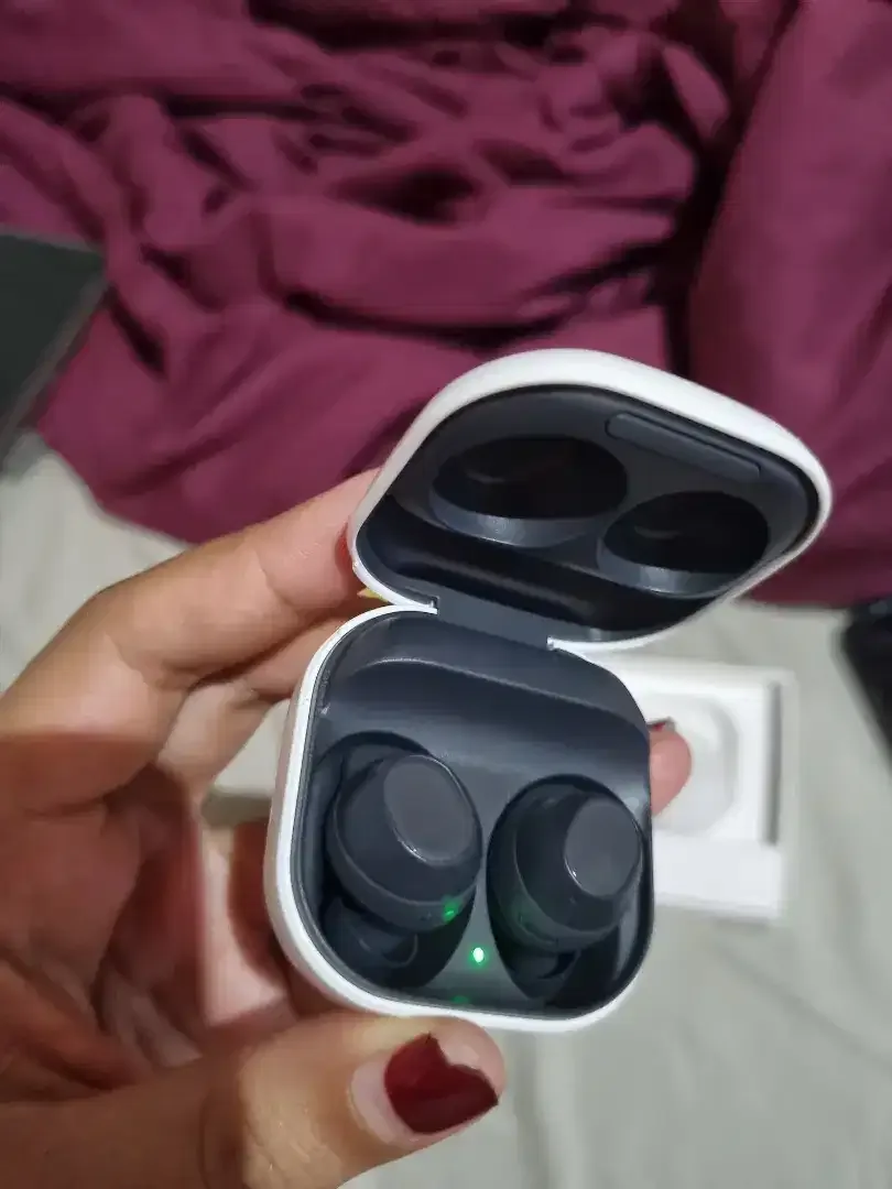Brandnew Headset bluetooth Galaxy buds FE - Image 4 of 4