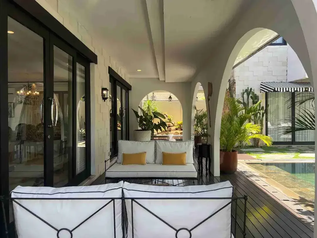 Luxury Villa Komersial Mewah 150 Meter ke Pantai Seminyak - Image 7 of 10