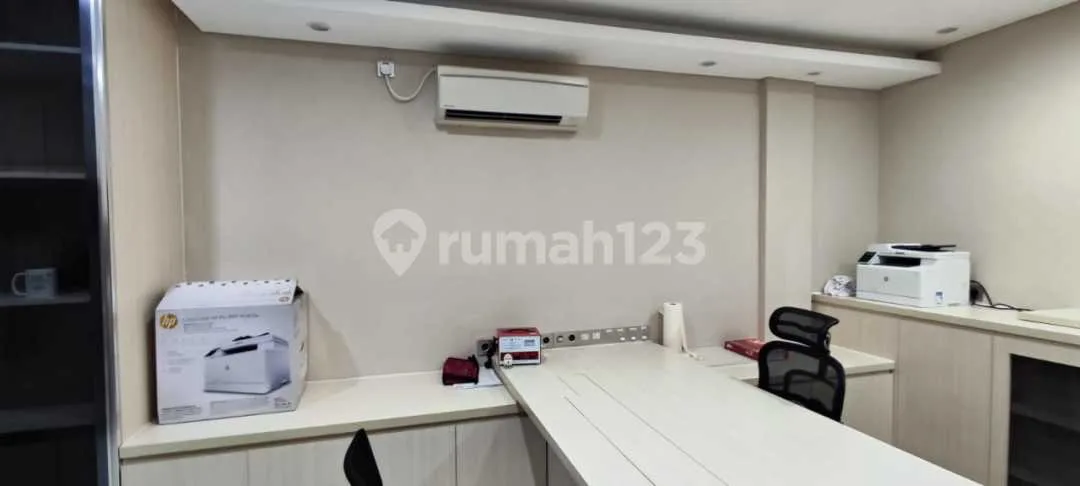 Ruko Strategis Fully Furnished dan Terawat di Jalan Utama Denpasar Barat - Image 3 of 4