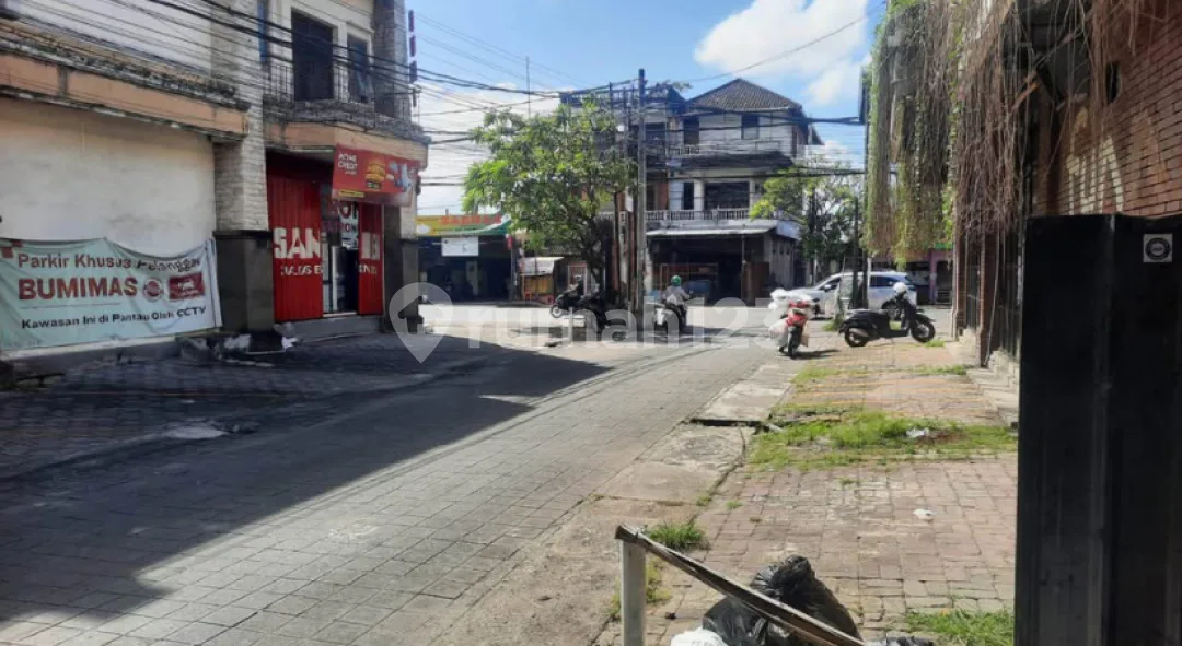 Ruko 3 Lantai Di Komplek Pertokoaan Sesetan Jl - Image 2 of 4