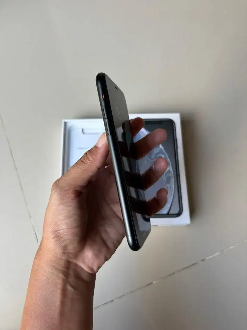 iPhone XR 128GB Black inter - Image 7 of 8