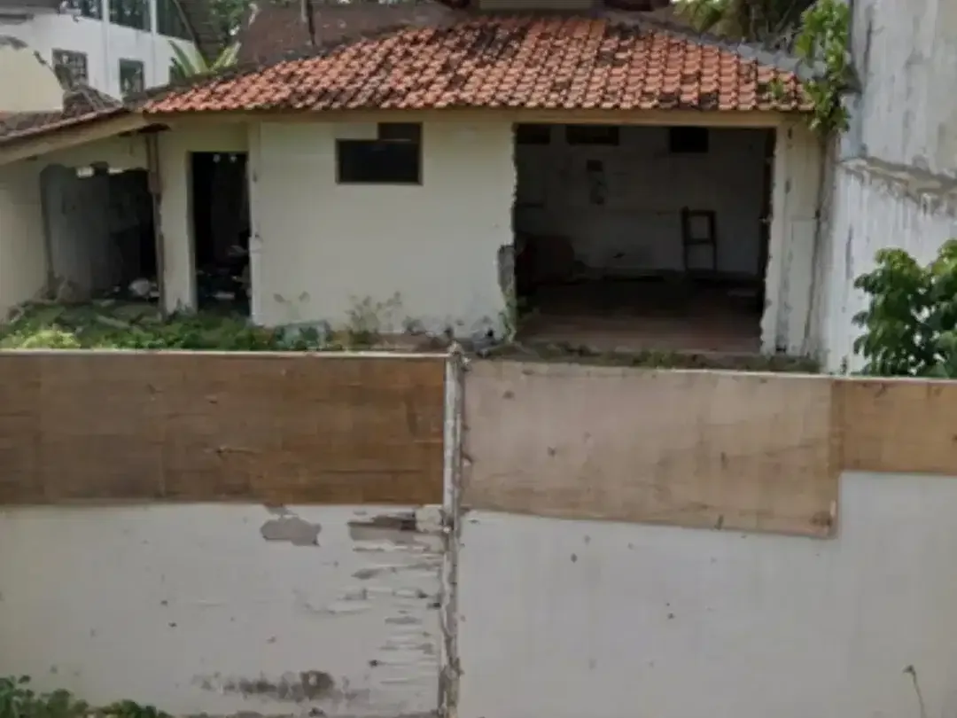 tanah bonus bangunan tua dekat pantai - Image 1 of 5