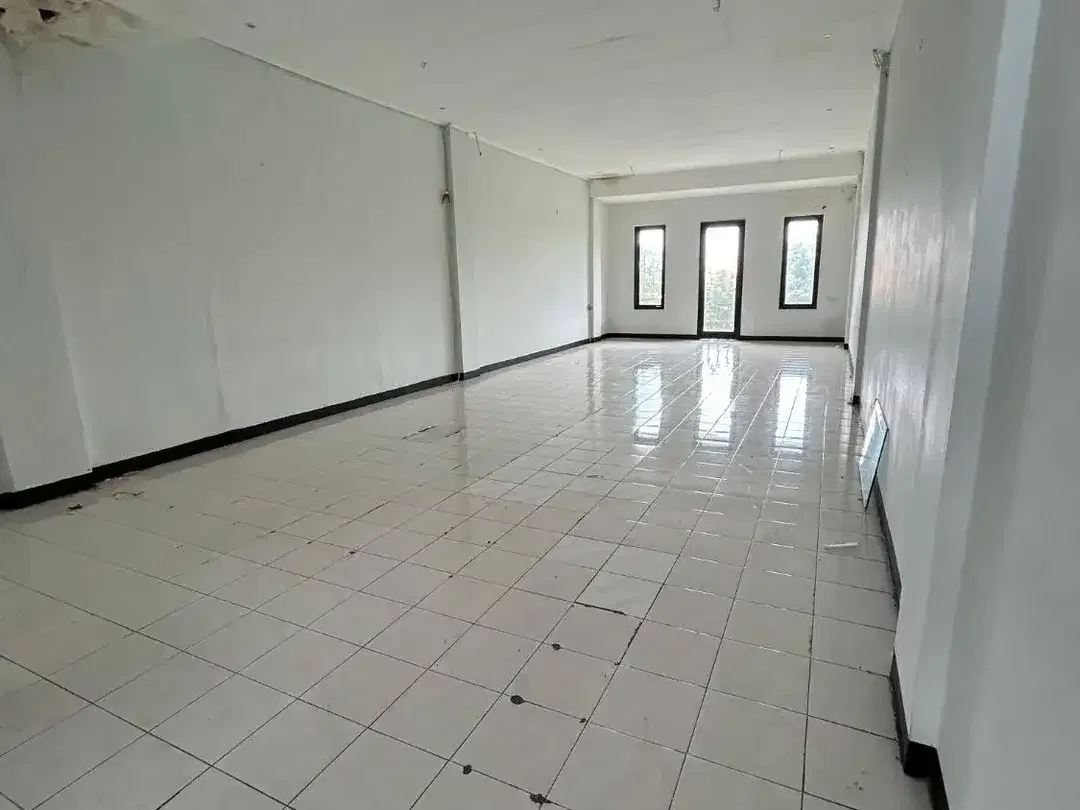Disewakan murah kantor 3 lantai di Renon - Image 2 of 5