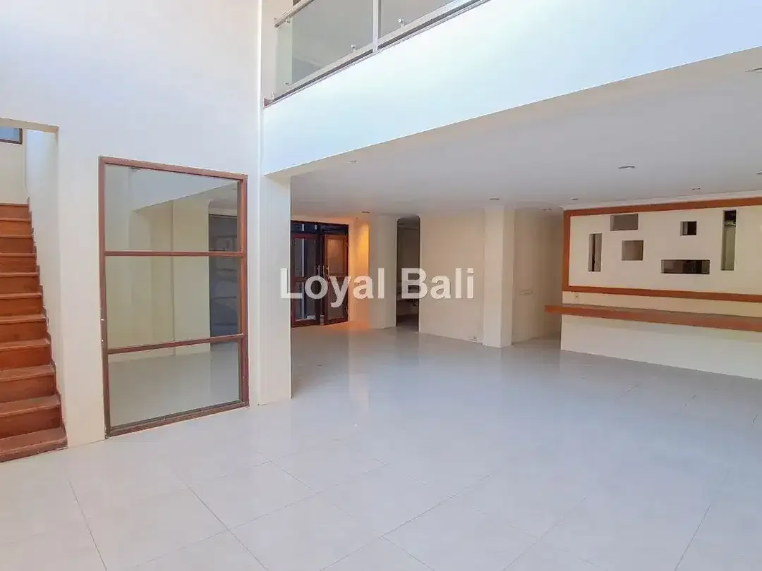 Rumah, House with Spacious rooms in Seminyak, Bali - Image 2 of 10