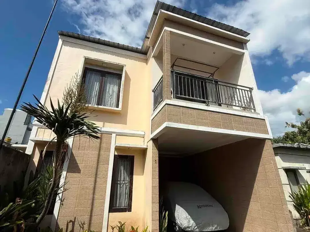 Dijual Rumah Strategis 2 Lantai di Poh Gading Jimbaran - Image 1 of 10