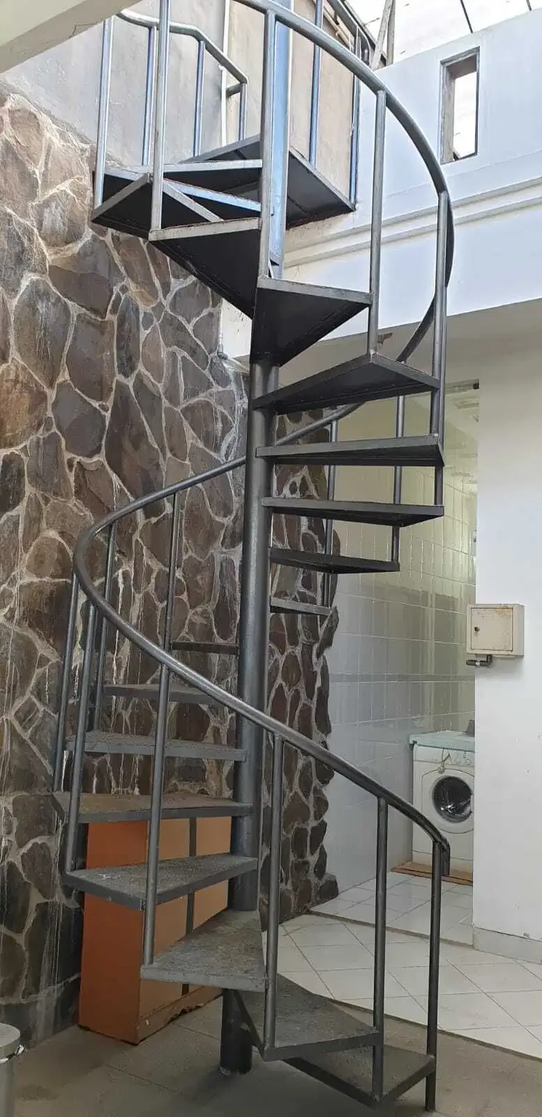 FOR SALE RUMAH MEWAH 4BR KONTRUKSI BAGUS STARTEGIS DI DENPASAR - Image 2 of 10