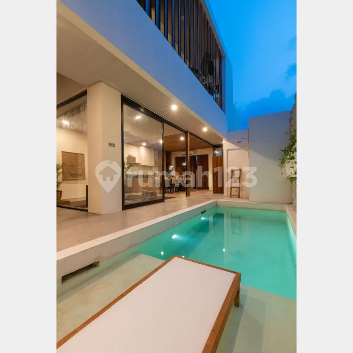 Luxurious And Stunning Villa Suitable For Living Or Invesment Close To Seminyak Beach - Image 2 of 4