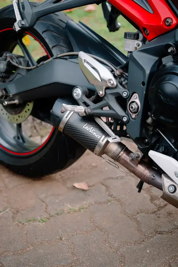 Triumph Street Triple 675 2015 white full mulus no minus - Image 3 of 10