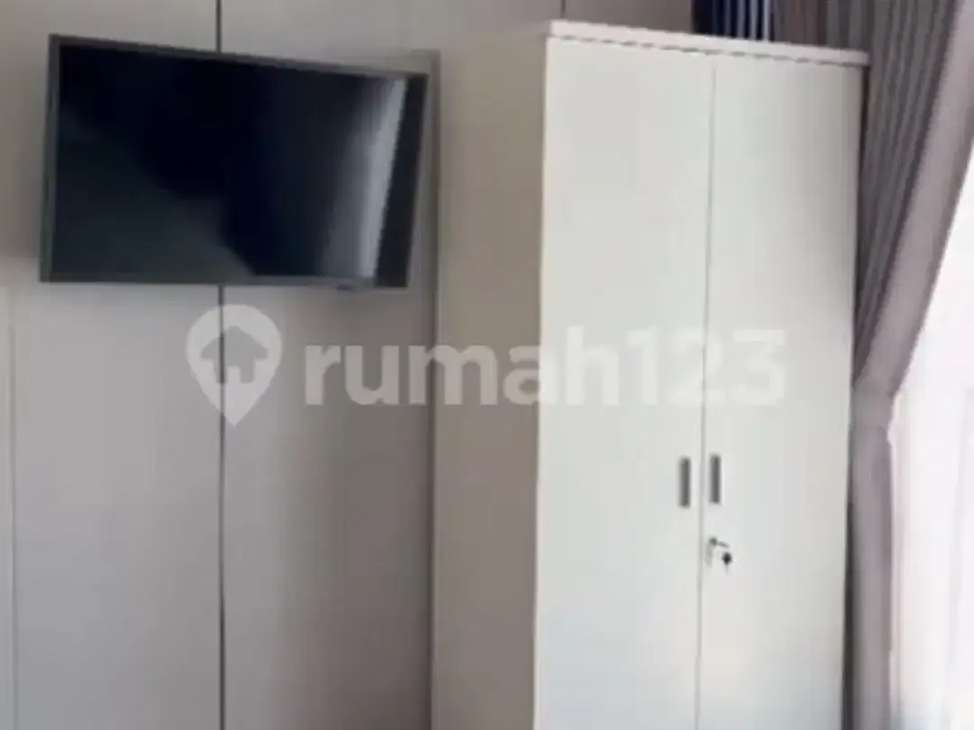 Di Sewakan Rumah Lantai Dua Include Furnishing 4 Kamar Tidur - Image 2 of 5