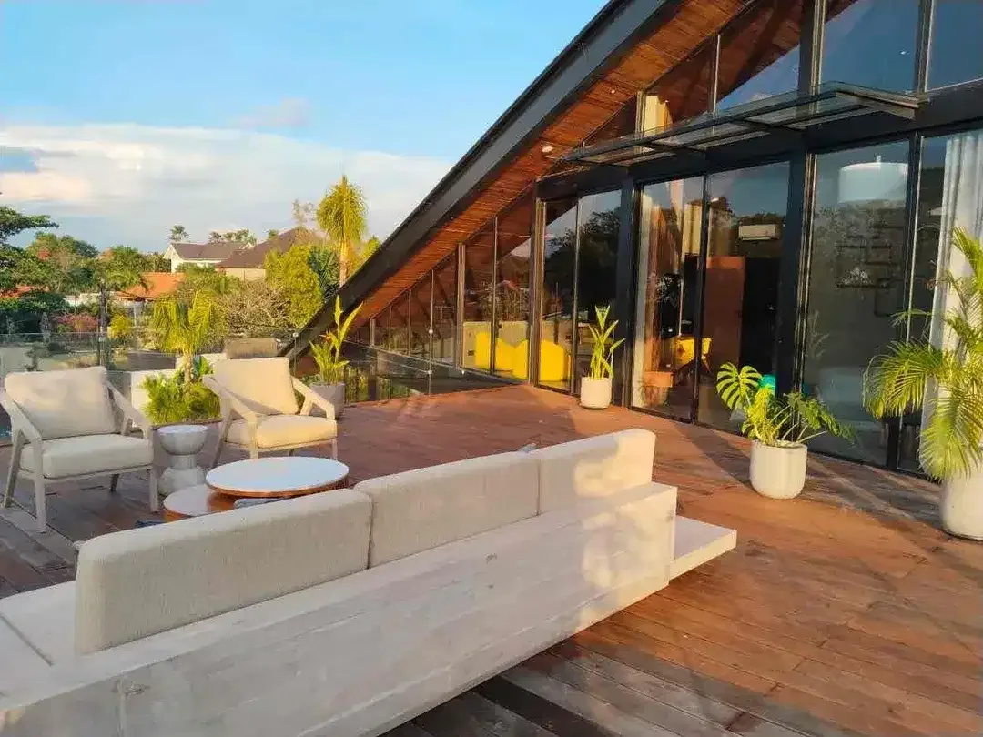 TROPICAL LUXURY 5 BEDROOM VILLA LOCATED A HEART OF BATU BOLONG CANGGU - Image 10 of 10