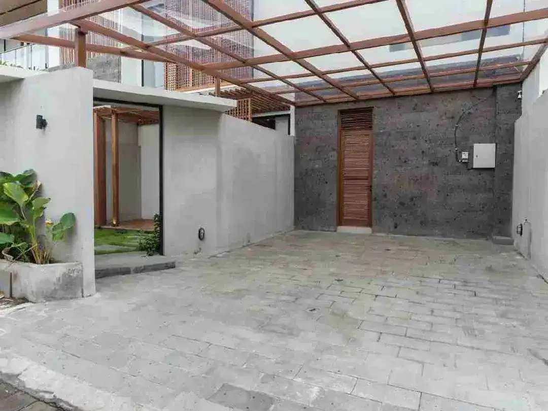 Villa strategis Tropis modern Tumbak Bayuh Pererenan Bali - Image 1 of 10