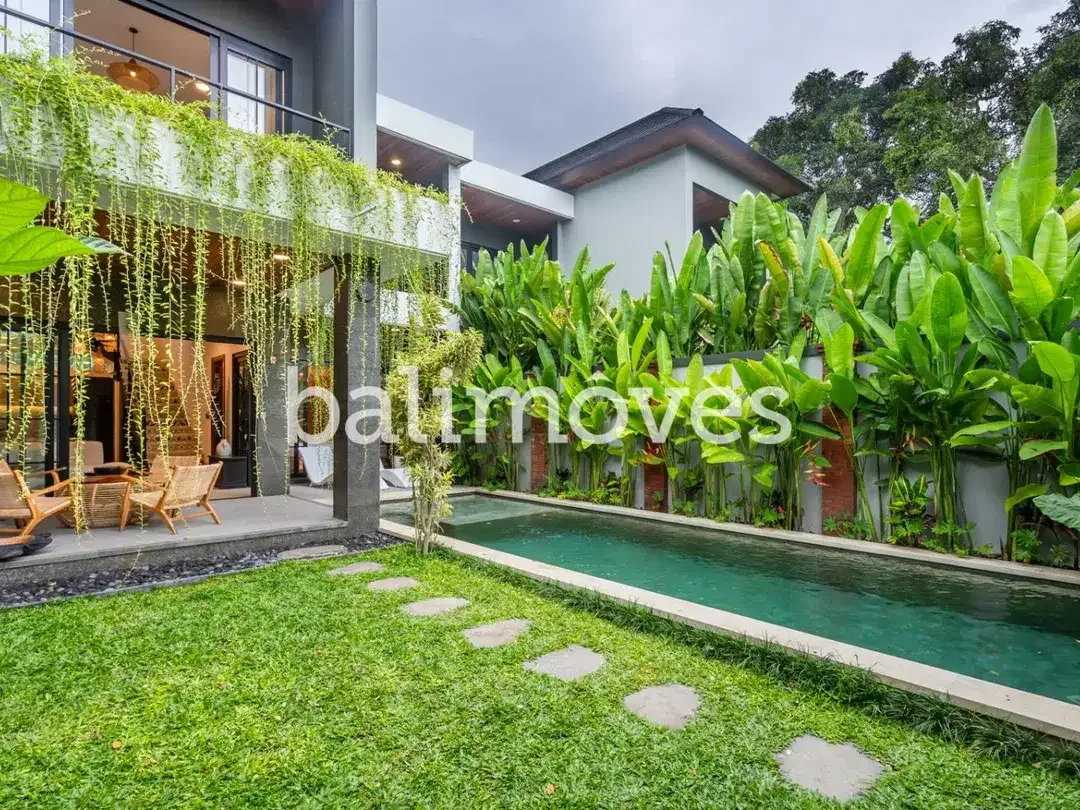 Vila Modern Tiga Kamar Tidur yang Menakjubkan di Sanur - Image 2 of 10