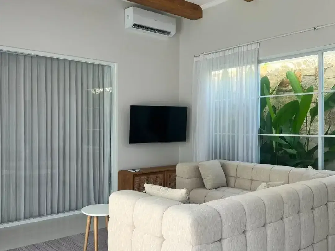 Disewakan - Villa Baru Bergaya Modern di Kawasan Sanur, Furnished, Dekat dengan Pantai Sanur - Image 2 of 10