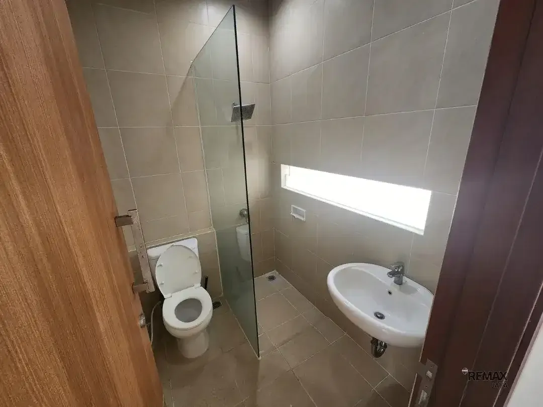 Rumah 2 Lantai non furnished Dijual, di Citraland Denpasar Utara - Image 4 of 10