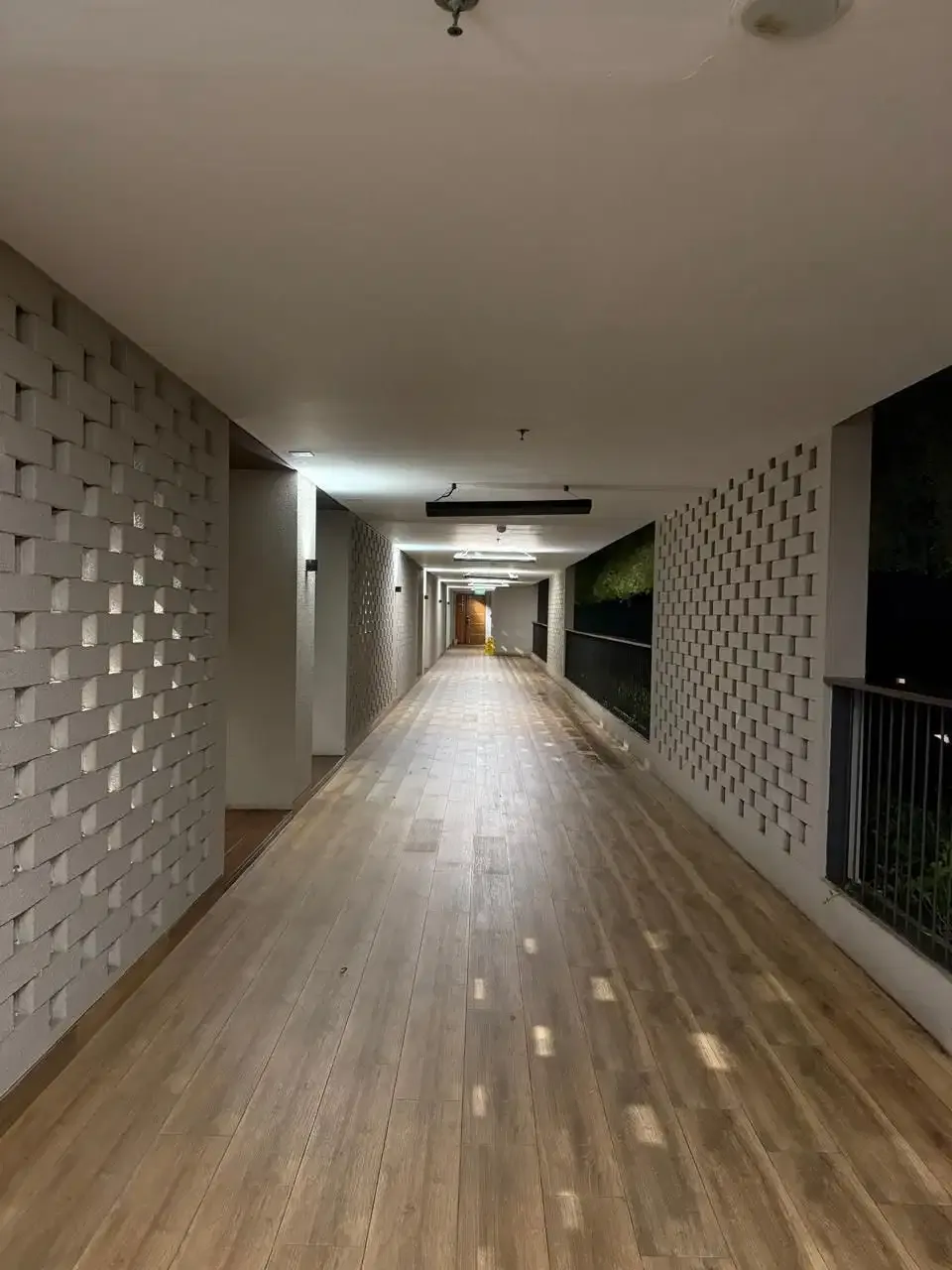 FOR SALE APARTEMENT BEACHWALK RESIDENCE FURNISHED 2 BR DI KUTA - Image 10 of 10