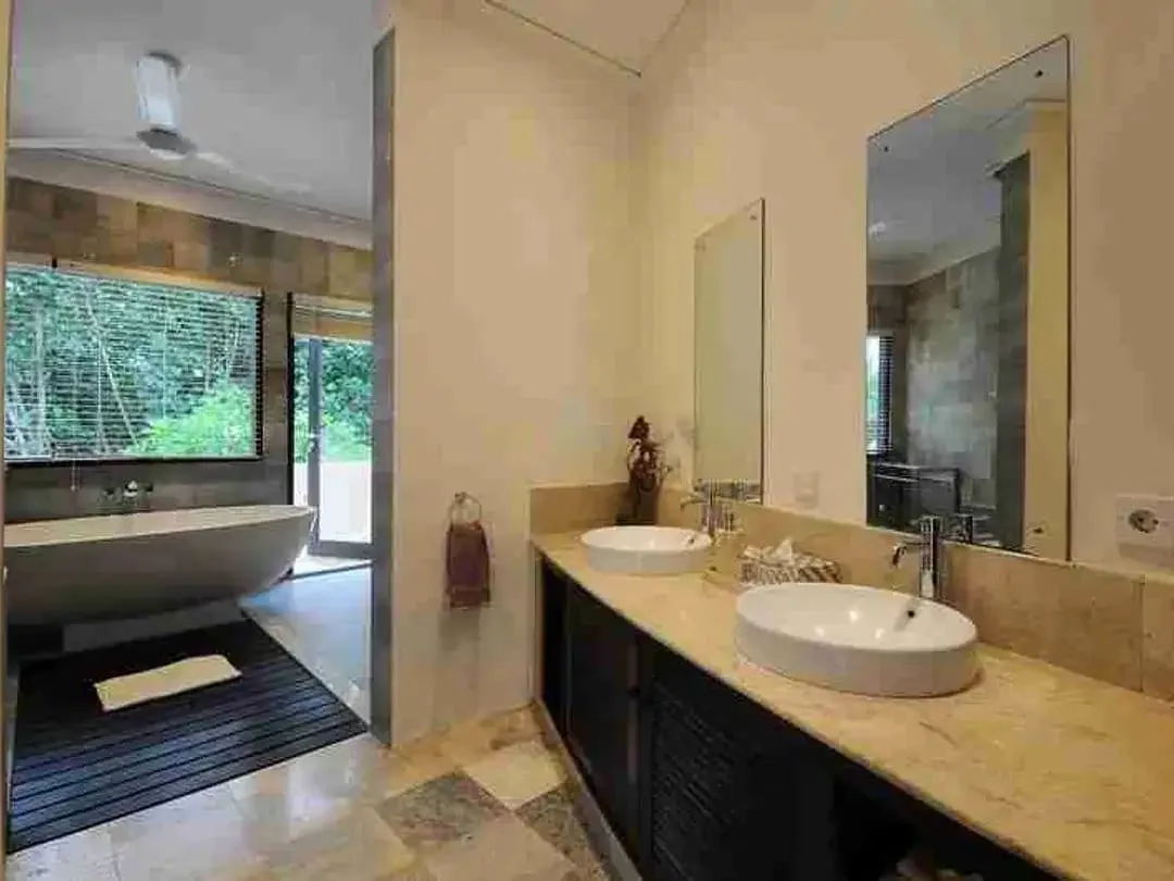 Villa Balinese Premium Dekat Pantai Seminyak - Image 8 of 10