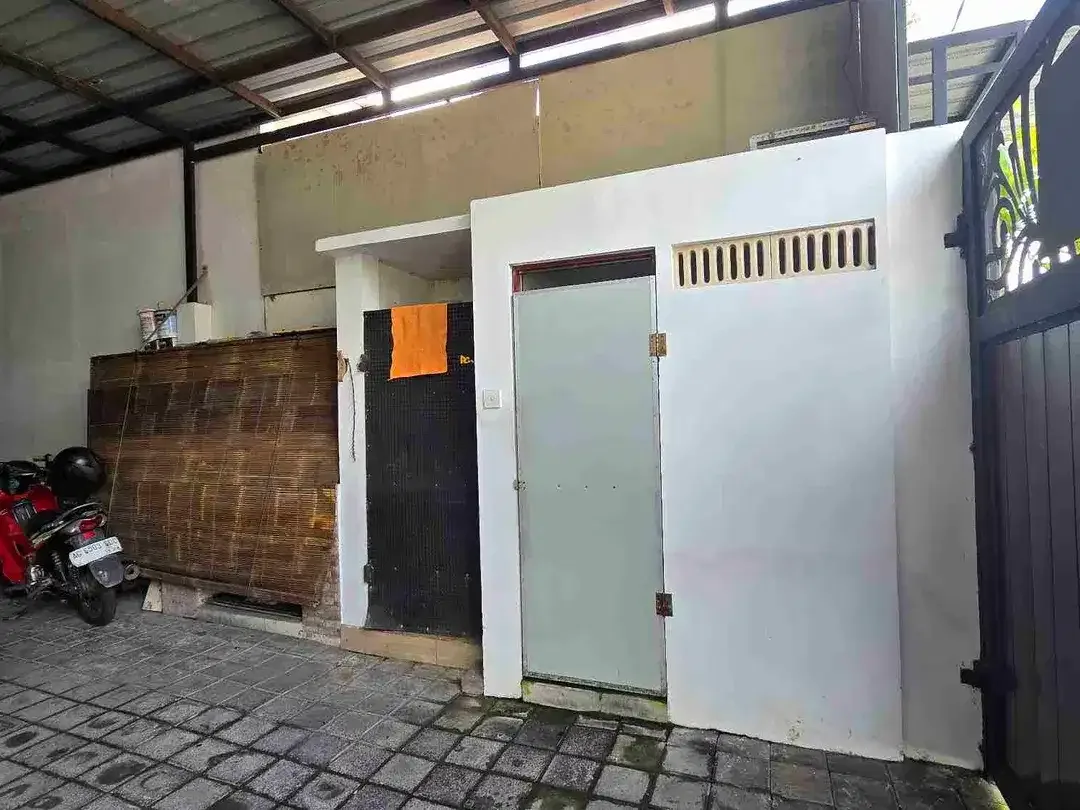 Rumah strategis bersih terawat bonus tanah 120 m2 muding kerobokan Bali - Image 3 of 10