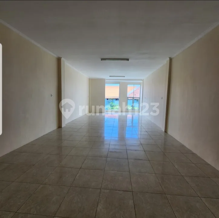Cocok Usaha! Ruko 3 Lantai di Taman Griya LT 100MÂ² - Image 3 of 4