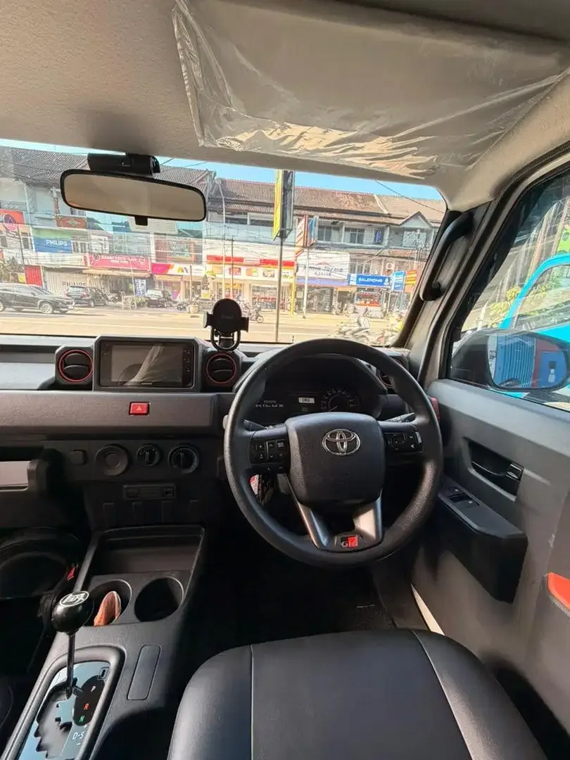 Toyota HILUX 2025 Diesel - Image 6 of 7