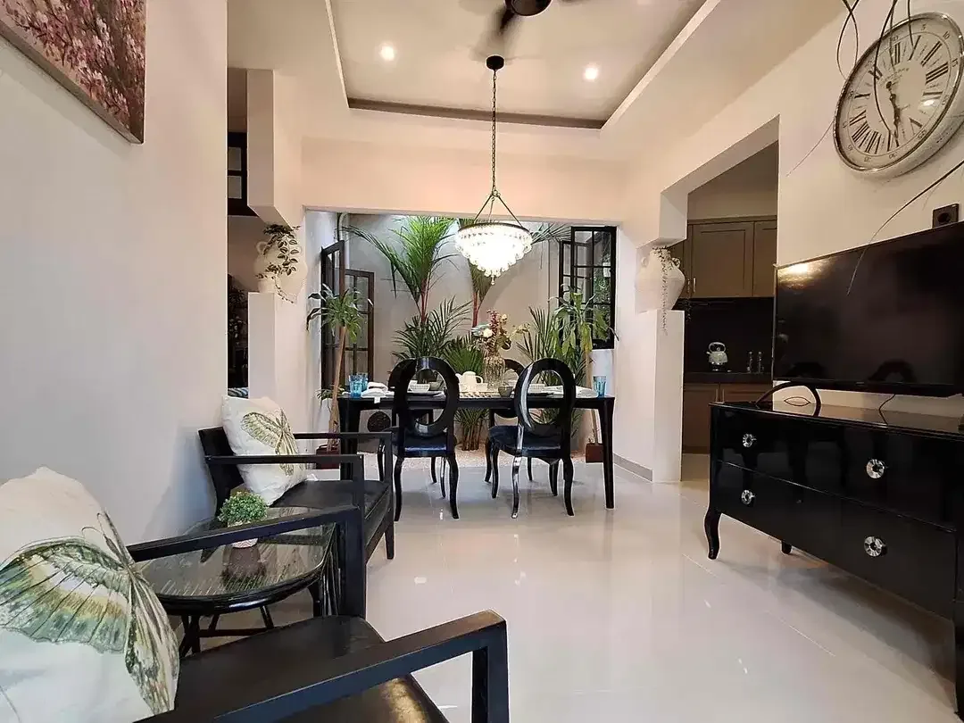 Dijual Rumah Style Modern Kolonial di Lingkungan Perumahan One Gate System Security 24hr area Taman Griya - Image 8 of 10