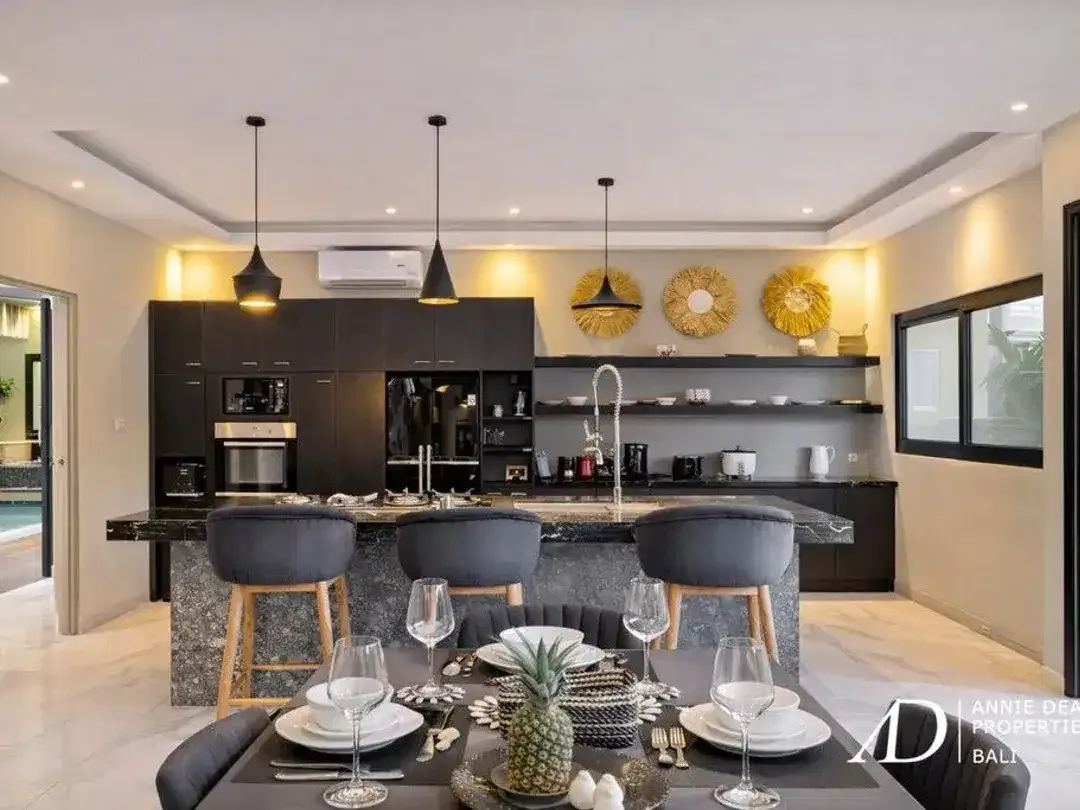 FREEHOLD | MODERN DESIGN VILLA IN PRIME SEMINYAK - Image 5 of 10