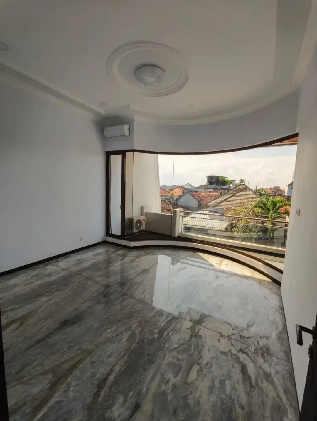 FOR SALE RUMAH MEWAH 3LT FURNISHED KAWASAN STARTEGIS DENPASAR - Image 10 of 10