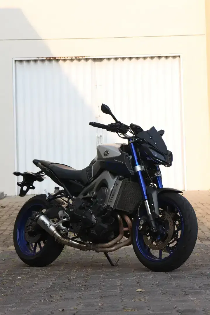 Yamaha Mt09 2017 Blue Race, kondisi full cakep. Full mulus, no PR. - Image 1 of 10