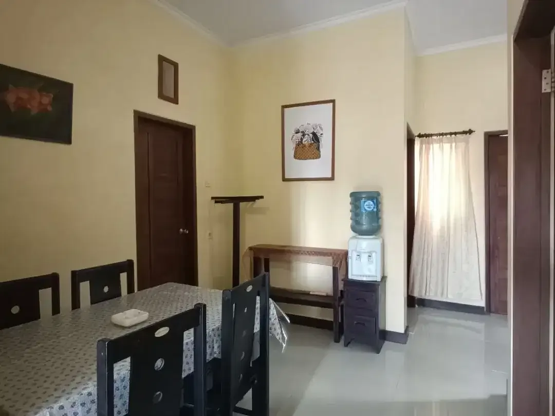 Rumah Modern Minimalis di Area Taman Griya Jimbaran Fasilitas Lengkap - Image 2 of 10