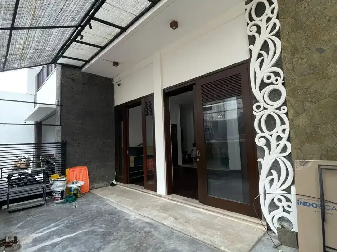 FOR RENT HUNIAN FURNIHSED 5BR AKSES DEKAT JALAN UTAMA BYPAS SANUR - Image 2 of 10
