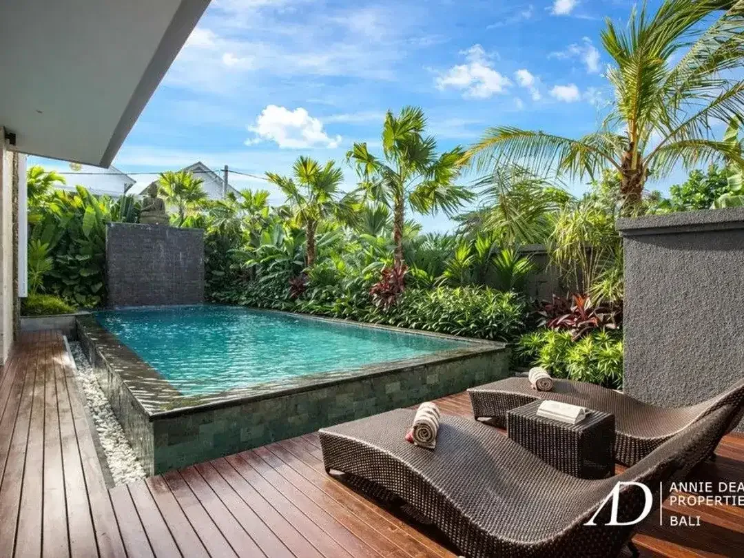 FREEHOLD | MODERN TROPICAL DESIGN 3-BEDROOM VILLA IN JIMBARAN - Image 2 of 10