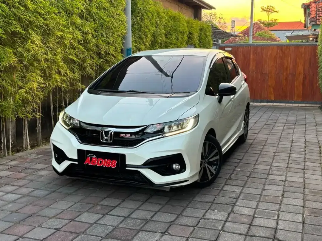 TDP 15 JUTA || HONDA JAZZ RS AT 2020 - Image 2 of 10
