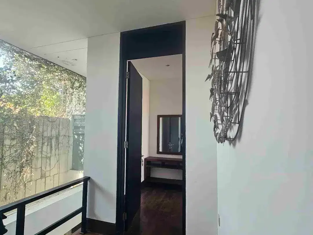 Tanah Komersial Bonus Bangunan ex Villa di Area Turis Seminyak Kuta - Image 2 of 7