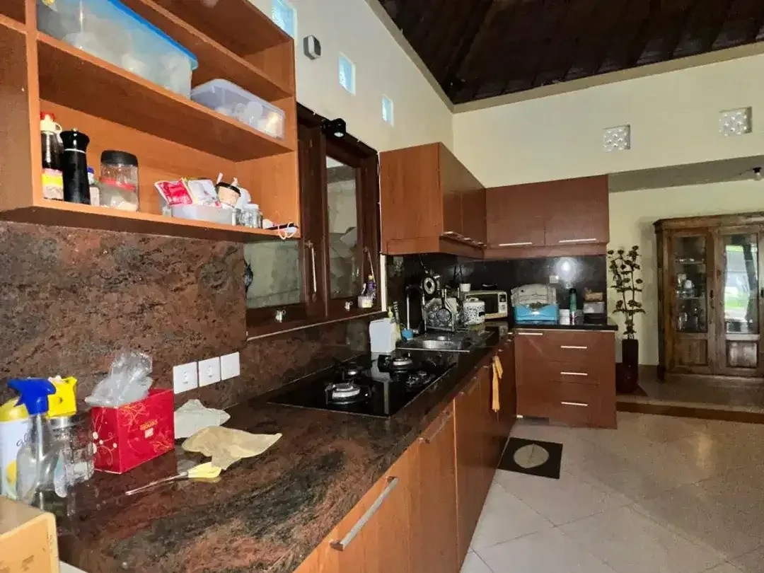 DIJUAL VILLA MURAH DI TUMBAK BAYUH – CEPAT LAKU! ( JK / LM ) - Image 2 of 10