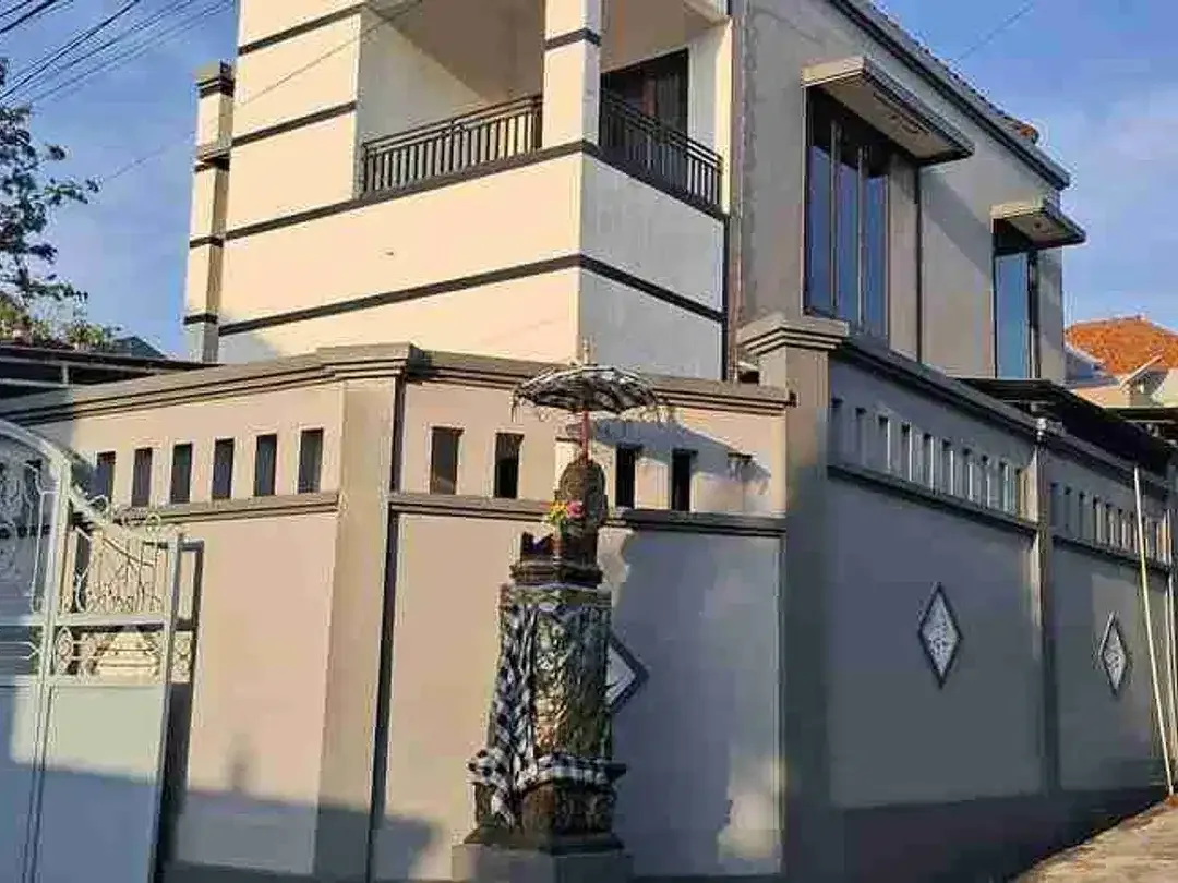 RUMAH BARU LANTAI II MEGAH DAN KOKOH DI DEKAT GUNUNG CATUR GATSU BARAT DENPASAR DEKAT KE MC DONALD DLL - Image 1 of 10