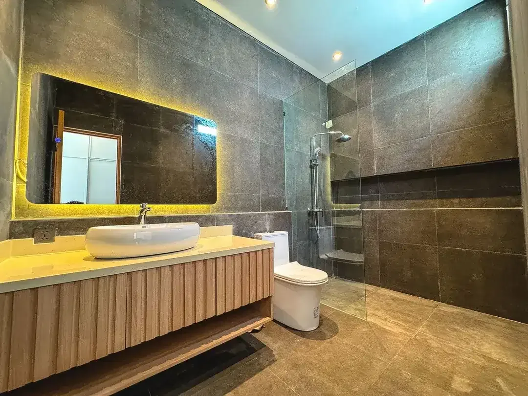 FOR SALE - MODERN CONTEMPORARY HOUSE 3+1 BEDROOMS | TAMAN MUMBUL, NUSA DUA - Image 6 of 10