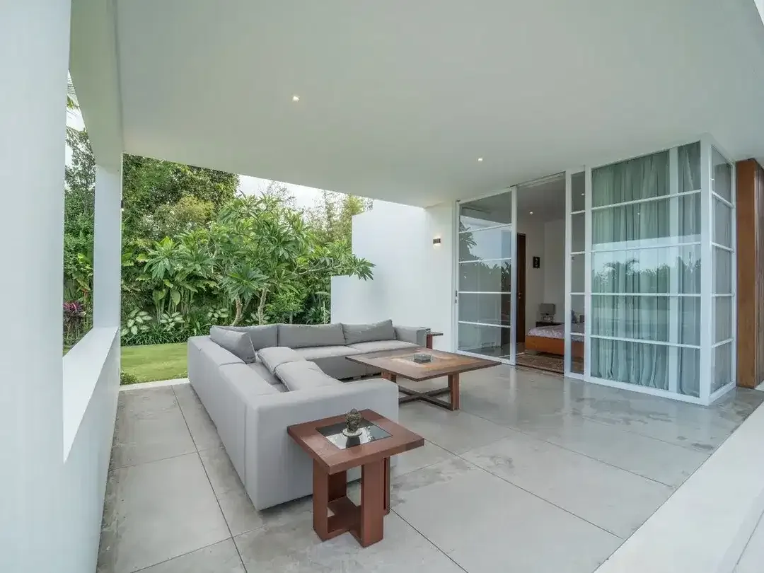 Freehold - Timeless Tropical Villa with Sophisticated Charm in Umalas - Image 9 of 10