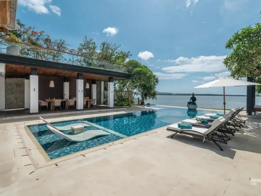 Villa Luxury Beachfront for Sale in Tanjung Benoa, Nusa Dua. - Image 3 of 9