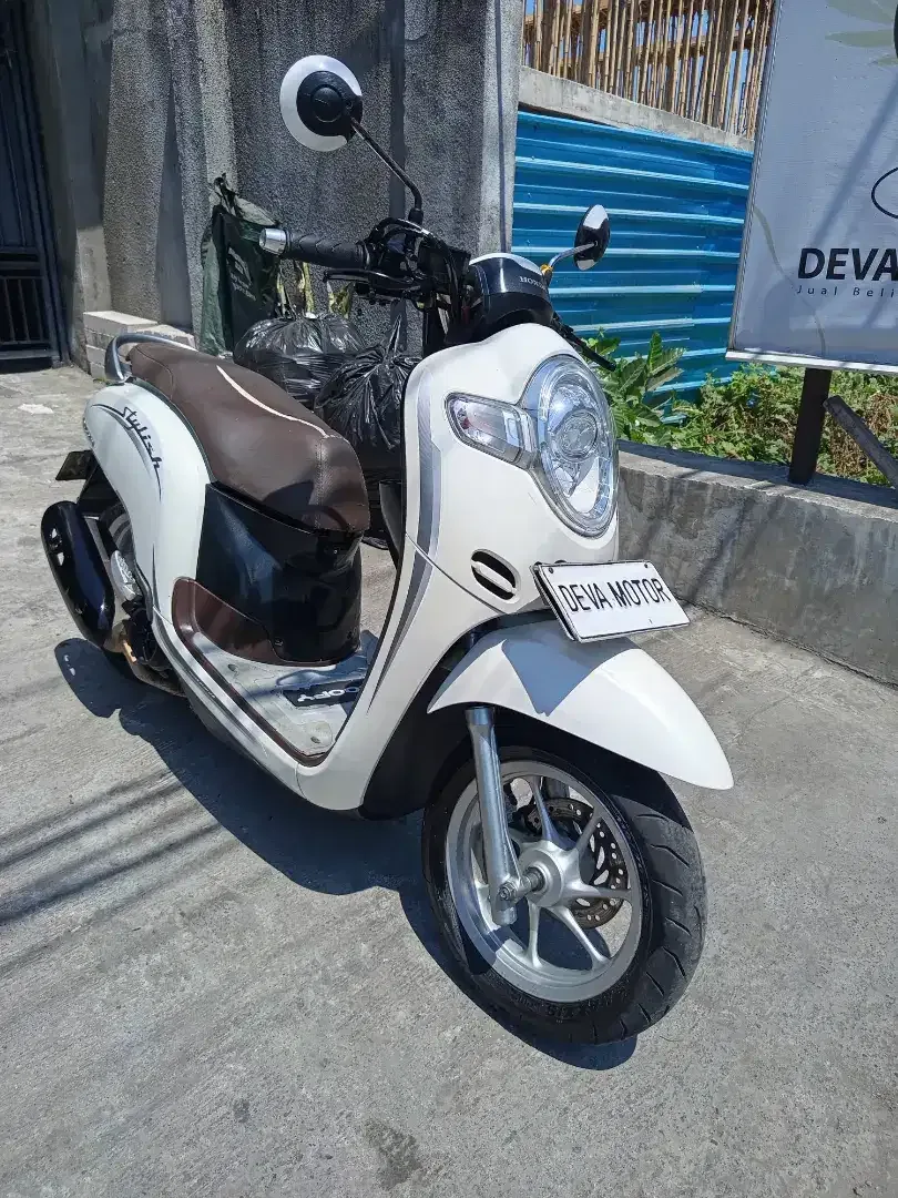 Scoopy 2019 putih Deva motor - Image 1 of 6