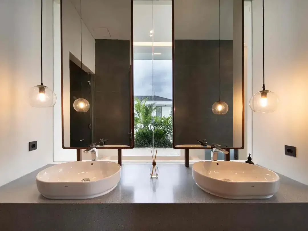 3 BEDROOMS LUXURY - Image 4 of 10