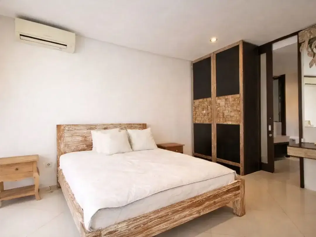 Villa Made - Image 5 of 9