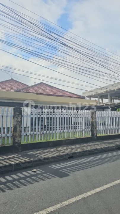 Rental - Rare 900 sqm Land + 200 m2 House in Exclusive Renon, Denpasar - BALI - Image 1 of 4